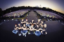 「2024 INI FAN-CON TOUR [FLIP THE CIRCLE]」大阪・万博記念公園もみじ川芝生広場公演の様子。(c)LAPONE Entertainment