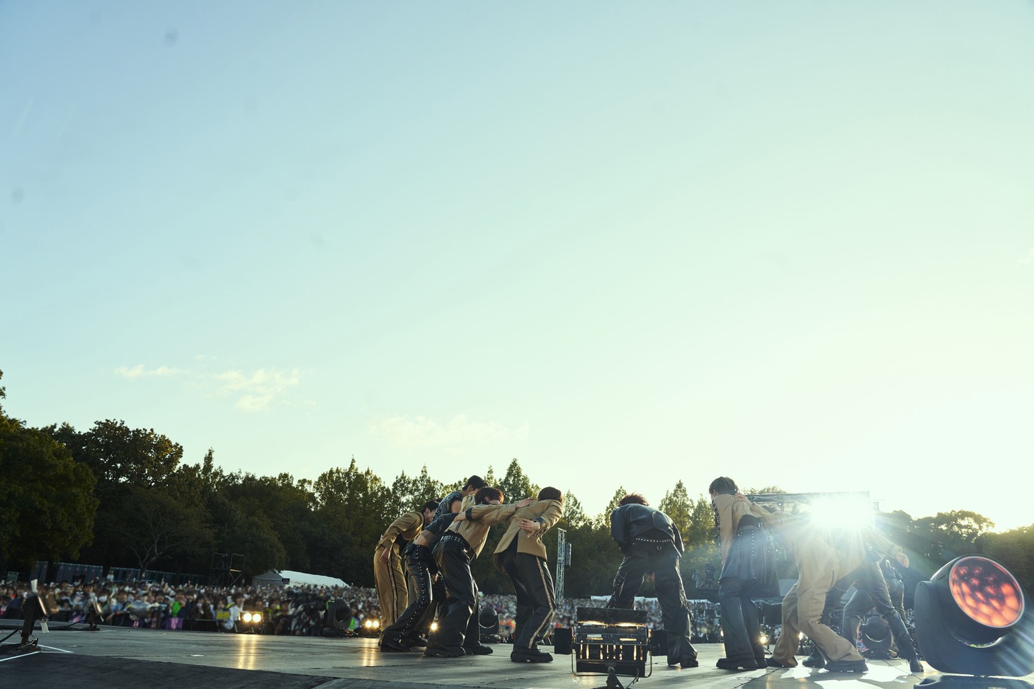 「2024 INI FAN-CON TOUR [FLIP THE CIRCLE]」大阪・万博記念公園もみじ川芝生広場公演の様子。(c)LAPONE Entertainment