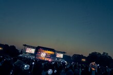 「2024 INI FAN-CON TOUR [FLIP THE CIRCLE]」大阪・万博記念公園もみじ川芝生広場公演の様子。(c)LAPONE Entertainment