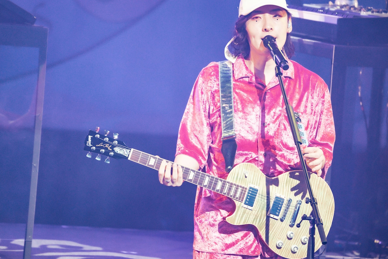 ビッケブランカ「Knightclub」ハロウィン公演に仮装で登場、最新作を携えて見せた多彩な表現