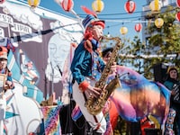 チャラン・ポ・ランタン「秋のブタ音楽祭2024 ～空き地deランタンサーカス～」の様子。（撮影：なかむらしんたろう）