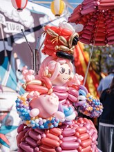 チャラン・ポ・ランタン「秋のブタ音楽祭2024 ～空き地deランタンサーカス～」の様子。（撮影：なかむらしんたろう）