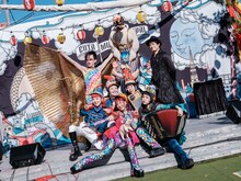 チャラン・ポ・ランタン「秋のブタ音楽祭2024 ～空き地deランタンサーカス～」の様子。（撮影：なかむらしんたろう）