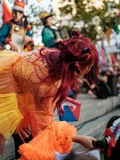 チャラン・ポ・ランタン「秋のブタ音楽祭2024 ～空き地deランタンサーカス～」の様子。（撮影：なかむらしんたろう）