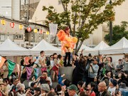 チャラン・ポ・ランタン「秋のブタ音楽祭2024 ～空き地deランタンサーカス～」の様子。（撮影：なかむらしんたろう）