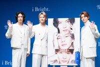 手を振るNumber_i。