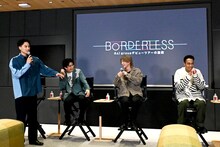 小島健（左）の怒涛のトークを見守りながら「よう喋るなあ」と感心する正門良規、末澤誠也、草間リチャード敬太。