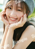 佐々木美玲（日向坂46）1st写真集「陽射しのパレード」書店限定特典ポスター（HMV三宮オーパ）（撮影：熊木優［io］）