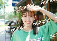 佐々木美玲（日向坂46）1st写真集「陽射しのパレード」書店限定特典ポストカード（星野書店）（撮影：熊木優［io］）