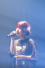 理名（Vo, G）（撮影：キセキミチコ）