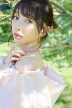 辻野かなみ（超ときめき♡宣伝部）1st写真集「Kanami Tsujino」通常版の裏表紙。©SDP