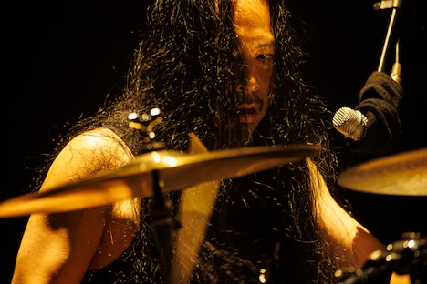 RONZI（Dr）（Photo by Tsukasa Miyoshi［Showcase］）