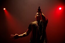 TOSHI-LOW（Vo）（Photo by Tsukasa Miyoshi［Showcase］）