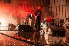 土砂降りの野音に響き渡ったsyrup16gの咆哮、記憶に刻まれた伝説の一夜