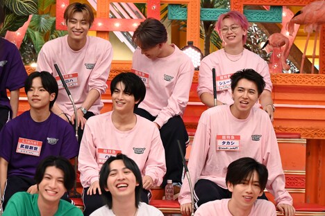 笑う超特急メンバー。