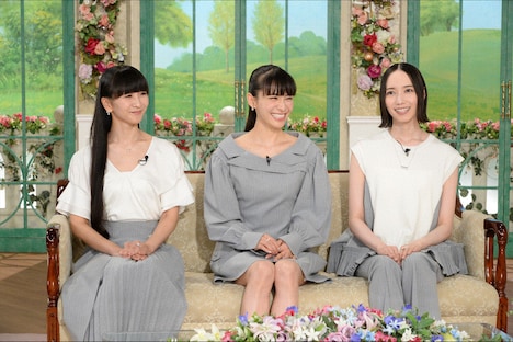 11年半ぶりに「徹子の部屋」スタジオに来たPerfume。 (c)テレビ朝日
