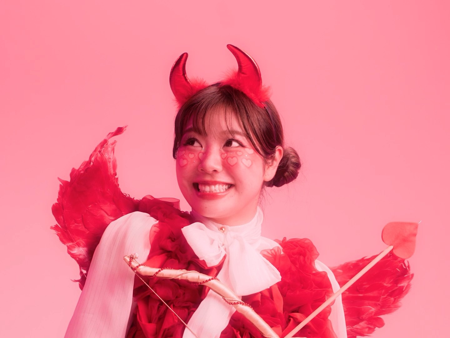 眉村ちあき「幸福ミュージック」ミュージックビデオより。