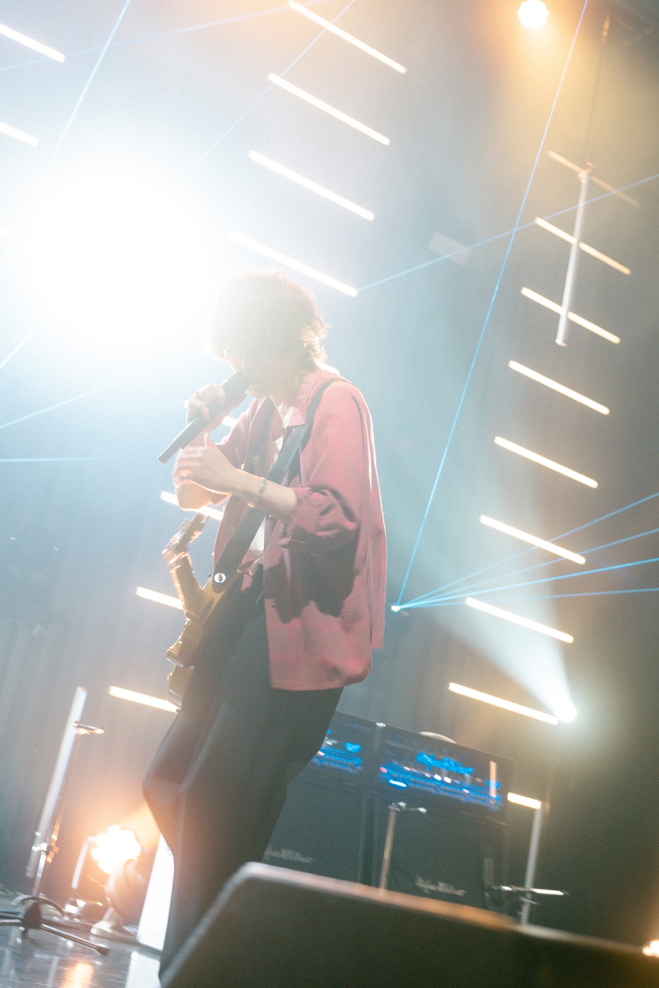 藤原基央（Vo, G）（Photo by Yoshiharu Ota）