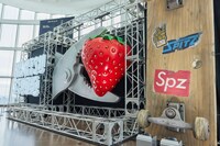 「SPITZ JAMBOREE TOUR '23-'24 "HIMITSU STUDIO"」ステージセットの展示。（Photo by Maho Korogi）