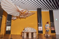 「スピッツ秘宝館」より。（Photo by Maho Korogi）