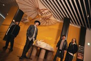 「SPITZ,NOW! ~ロック大陸の物語展~ Special Supporter マイナビ」を体験するスピッツ。(Photo by Maho Korogi)