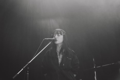 井上花月(Vo)(Photo by SHOTARO)