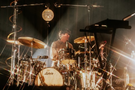 礒本雄太(Dr)(Photo by SHOTARO)