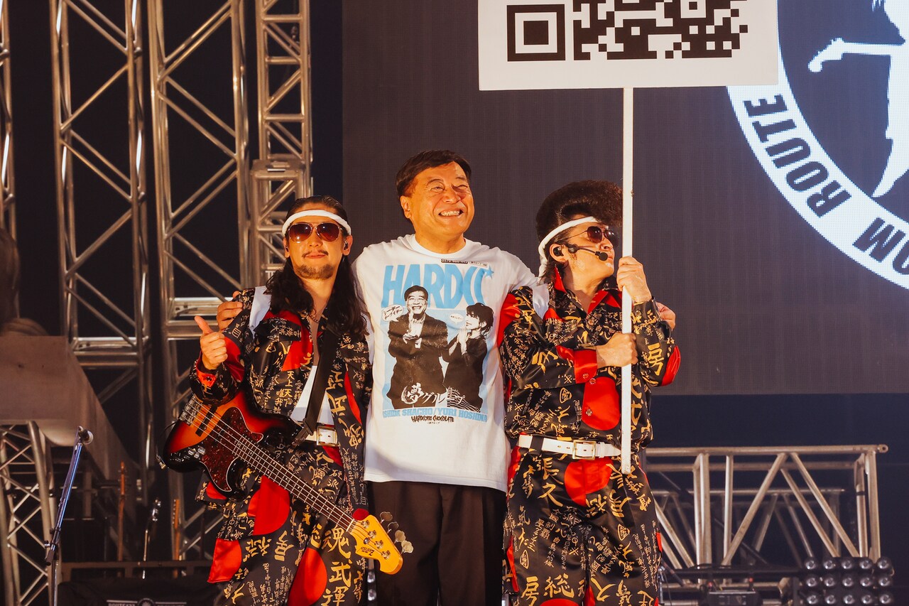 左から白鳥松竹梅（B / 氣志團）、石田社長（夢グループ）、早乙女光