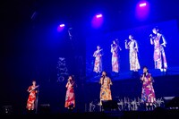 百田夏菜子がピアニカを吹く横で氣志團への思いを語る佐々木彩夏、玉井詩織、高城れに。（撮影：木村泰之）