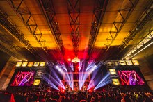 暴動クラブ（撮影：青木カズロー）