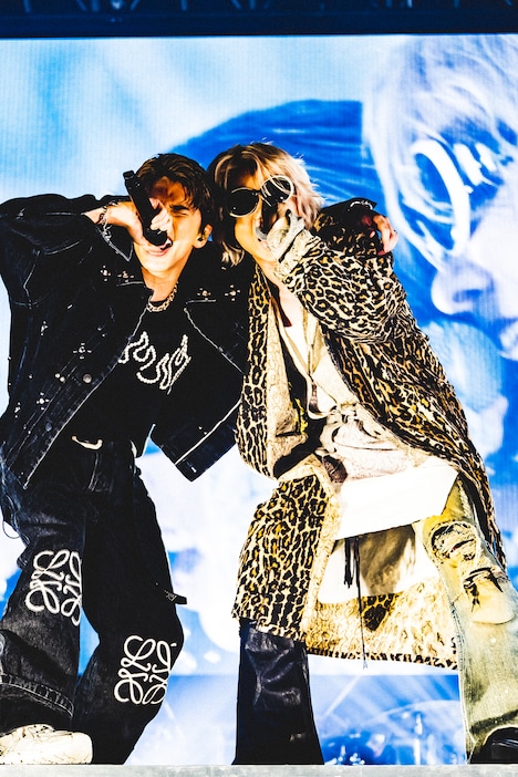 左からHiro（Vo / MY FIRST STORY）、HYDE。（撮影：青木カズロー）