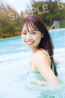 濱岸ひより（日向坂46）1st写真集「もしも」特典折り目なしポ
スター（セブンネットショッピング）（撮影：三宮幹史［TRIVAL］）