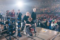 「三輪車リレー対決」の様子。