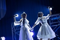 「ClariS AUTUMN TOUR 2024 ～Via Fortuna～」ファイナル公演の様子。（撮影：平野タカシ）