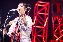 なち（Vo, G / サバシスター）（撮影：釘野孝宏）