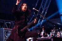 葵（G / the GazettE）（撮影：木村泰之）