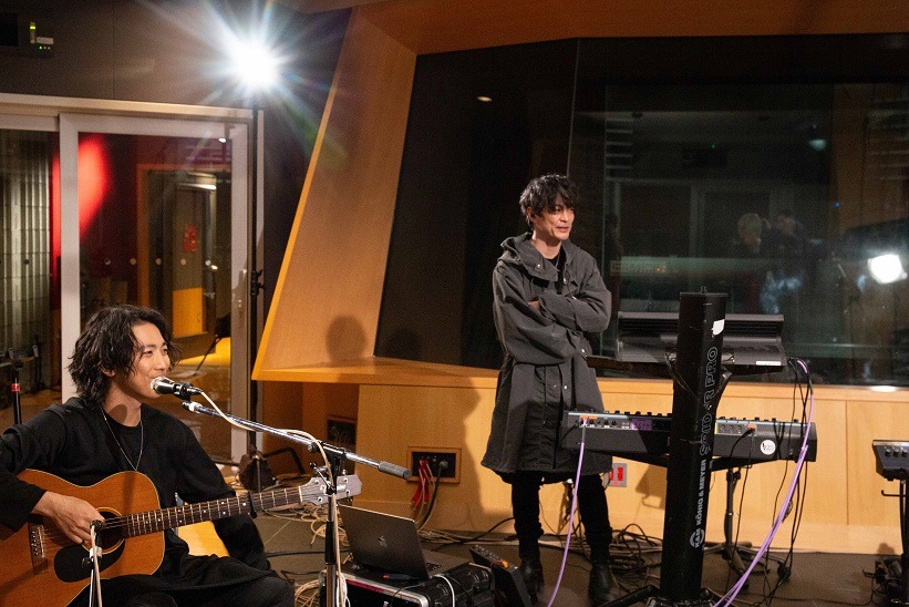 左から小林祐介（THE SPELLBOUND、The Novembers）、中野雅之（THE SPELLBOUND、BOOMBOOMSATELLITES）。（Photo by Katsumi Omori）