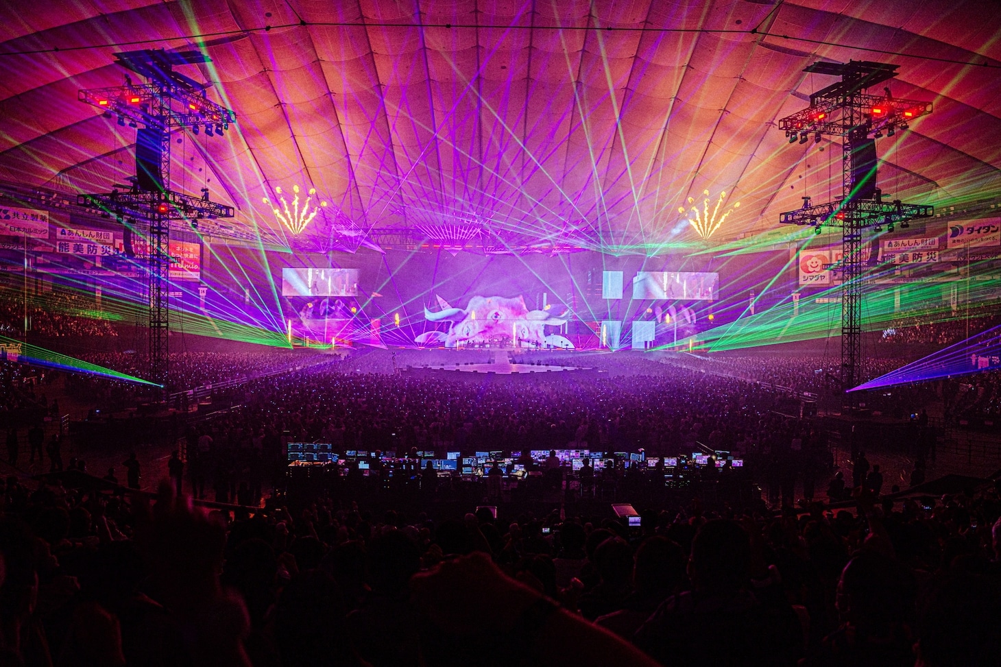 「YOASOBI 5th ANNIVERSARY DOME LIVE 2024 “超現実”」東京・東京ドーム公演の様子。（Photo by Kosuke Ito）