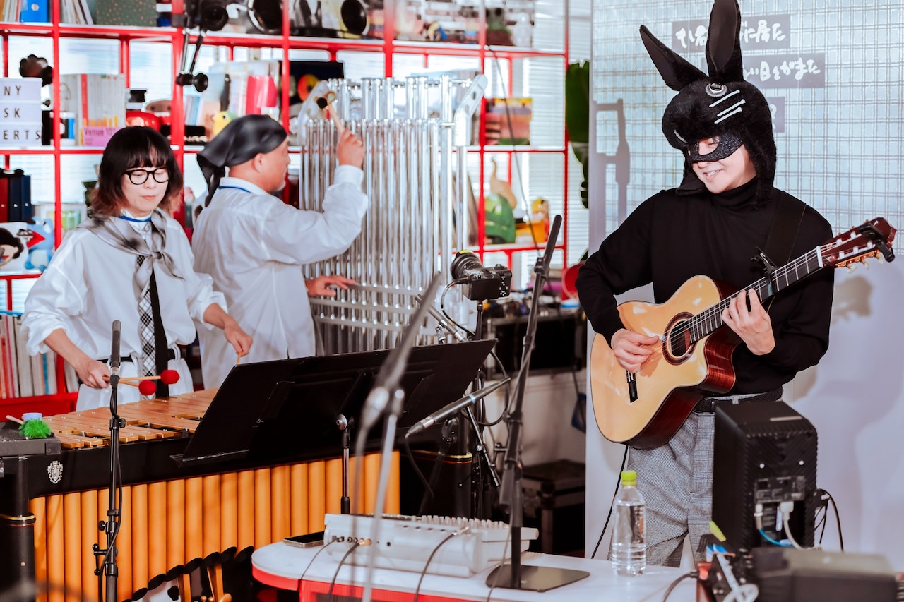 NHK総合「tiny desk concerts JAPAN 小沢健二」より。（写真提供