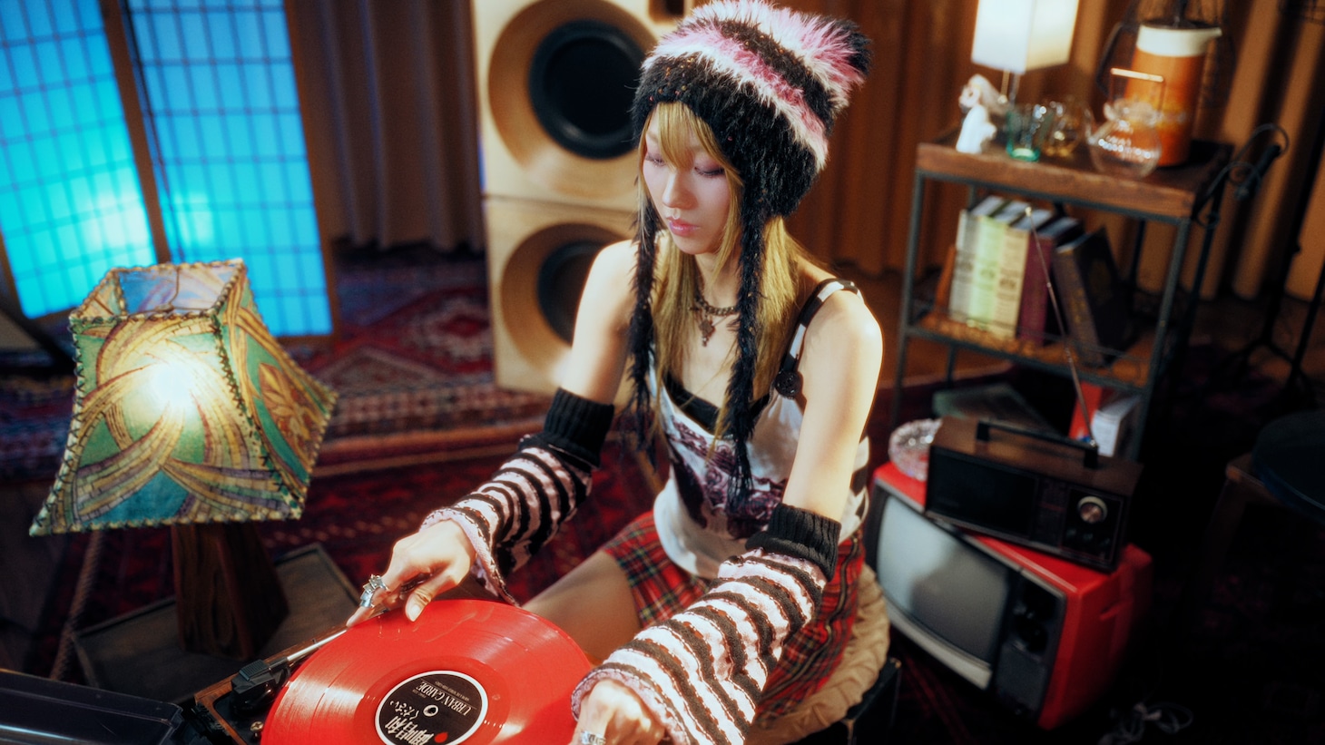 アーバンギャルド「昭和百年少女」ミュージックビデオより。