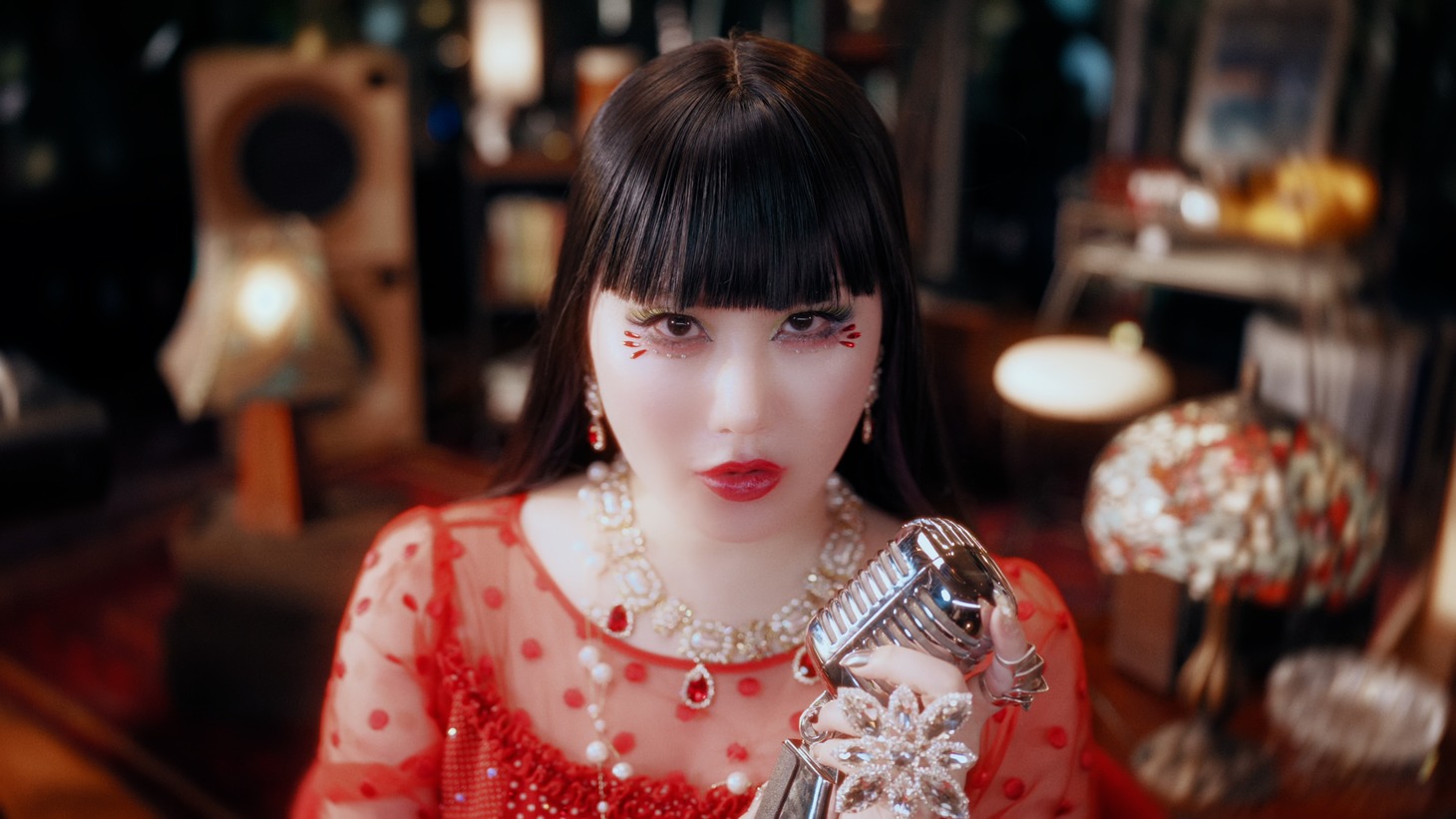 アーバンギャルド「昭和百年少女」ミュージックビデオより。