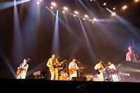 くるり「ロックンロール」パフォーマンスの様子。（撮影：渡邉一生［SLOT PHOTOGRAPHIC］）