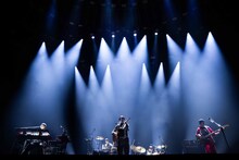 フジファブリックのステージの様子。（撮影：渡邉一生［SLOT PHOTOGRAPHIC］）