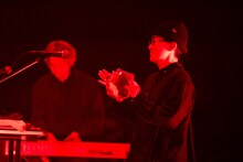 ASIAN KUNG-FU GENERATIONのサポートメンバーサポートメンバーAchico（Cho / Ropes）。（撮影：渡邉一生［SLOT PHOTOGRAPHIC］）