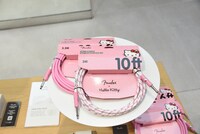 ハローキティのコラボシールド。