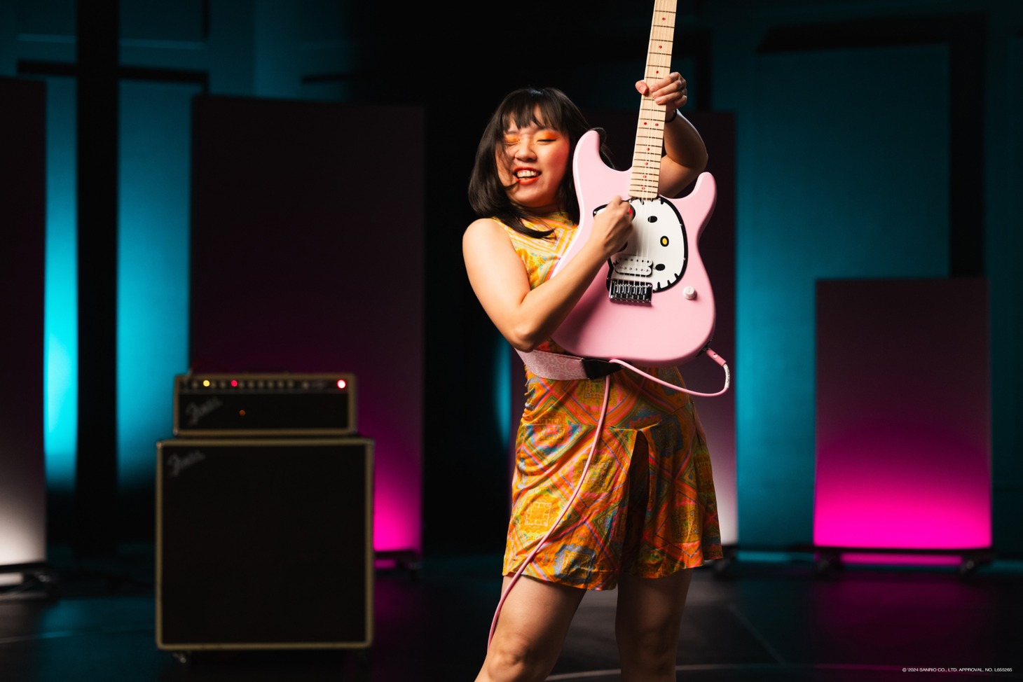 「Fender x Hello Kitty 50th Anniversary Collection」告知動画より。