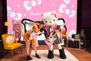 「Fender x Hello Kitty 50th Anniversary Collection」告知動画より。