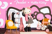 「Fender x Hello Kitty 50th Anniversary Collection」告知動画より。