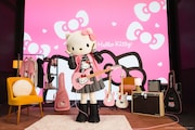 「Fender x Hello Kitty 50th Anniversary Collection」告知動画より。