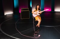 「Fender x Hello Kitty 50th Anniversary Collection」告知動画より。